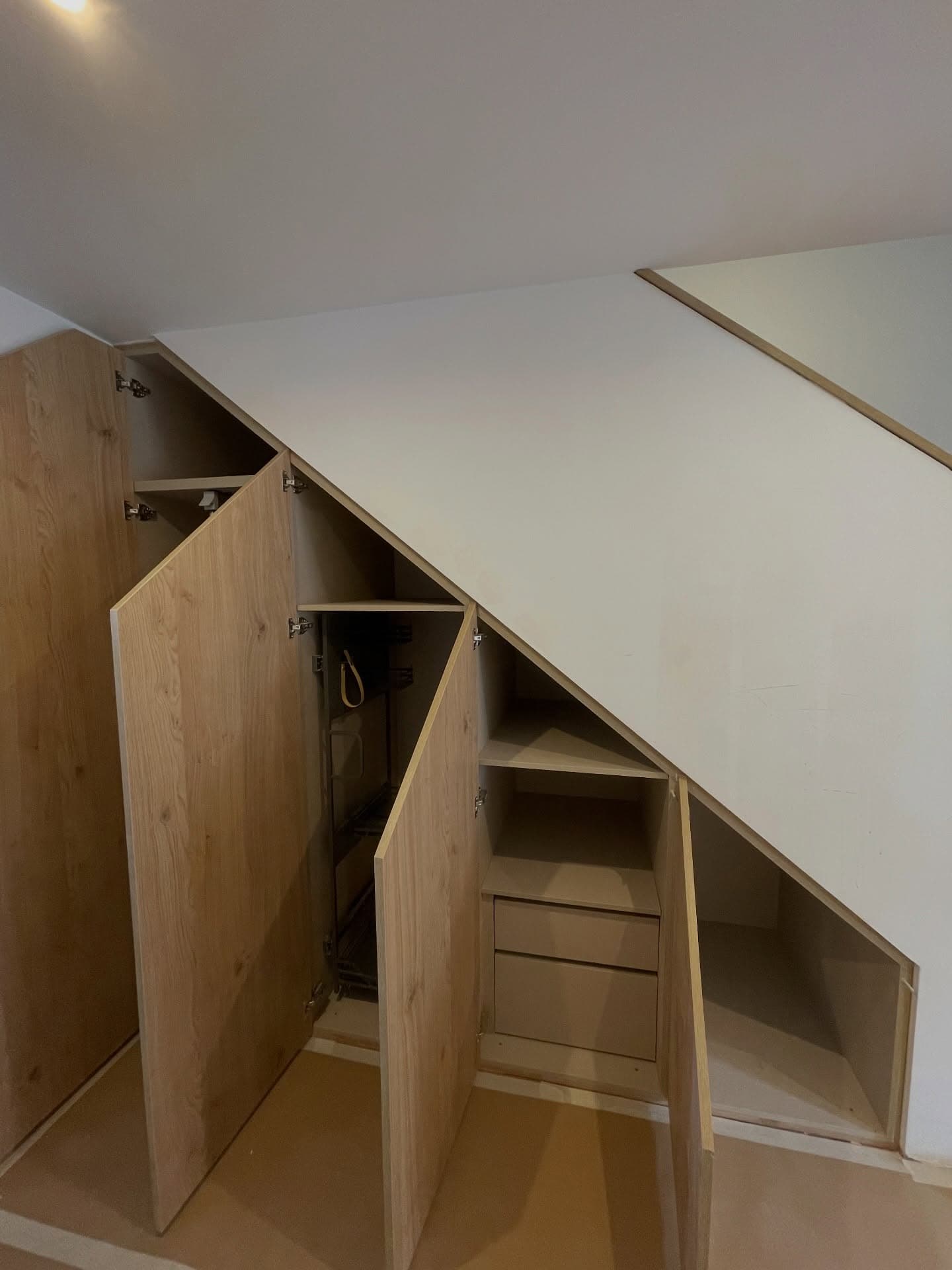 Armario bajo escalera