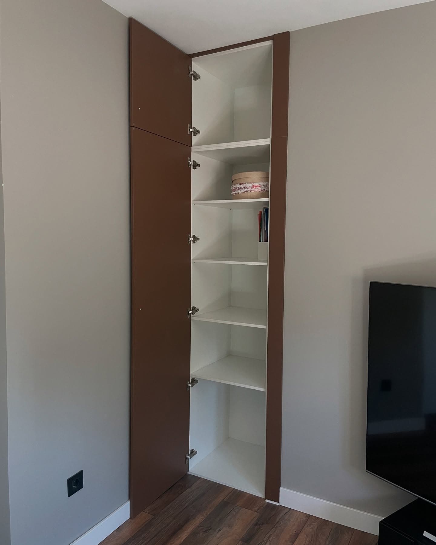 Armario alto de salón