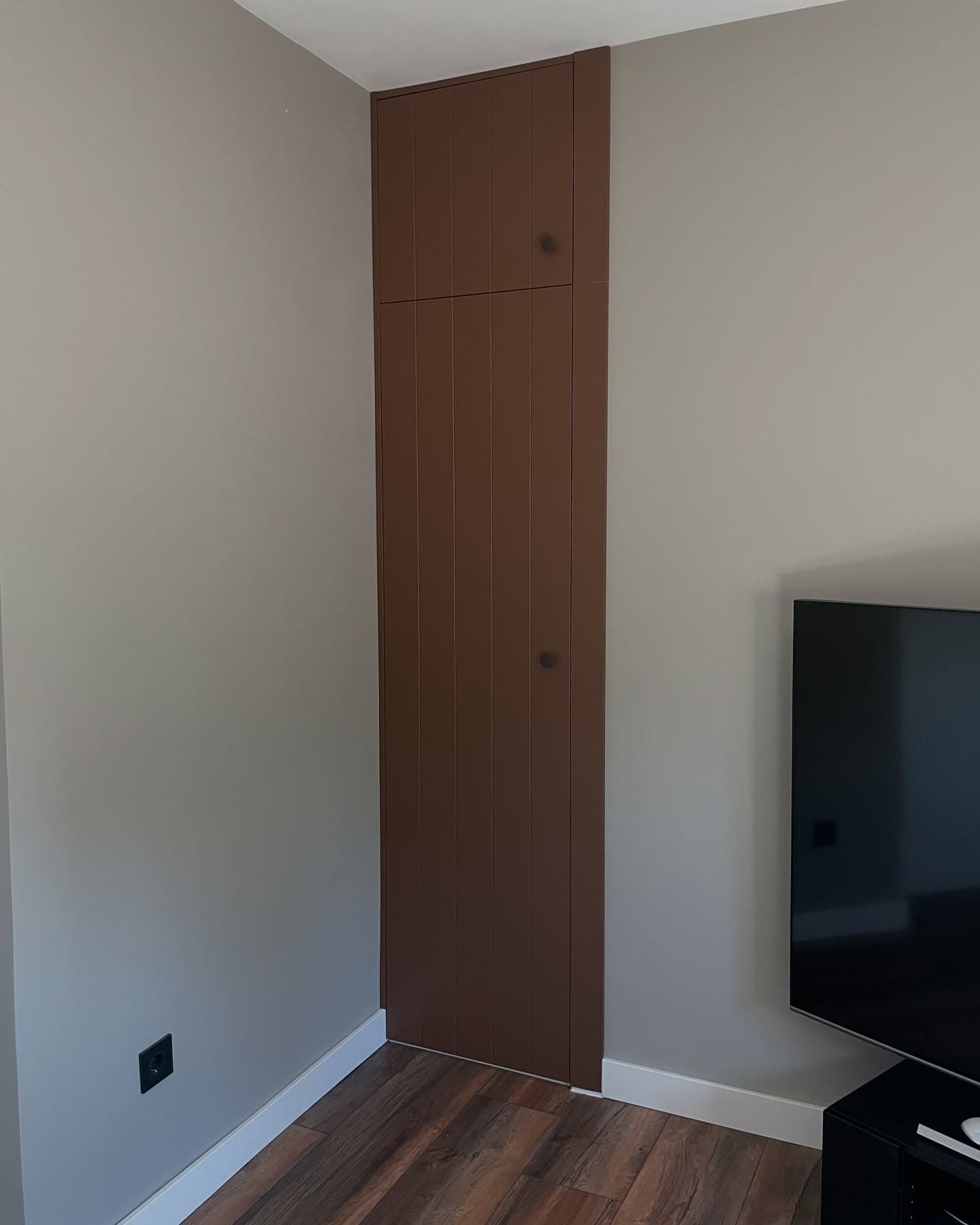 Armario alto de salón - cerrado