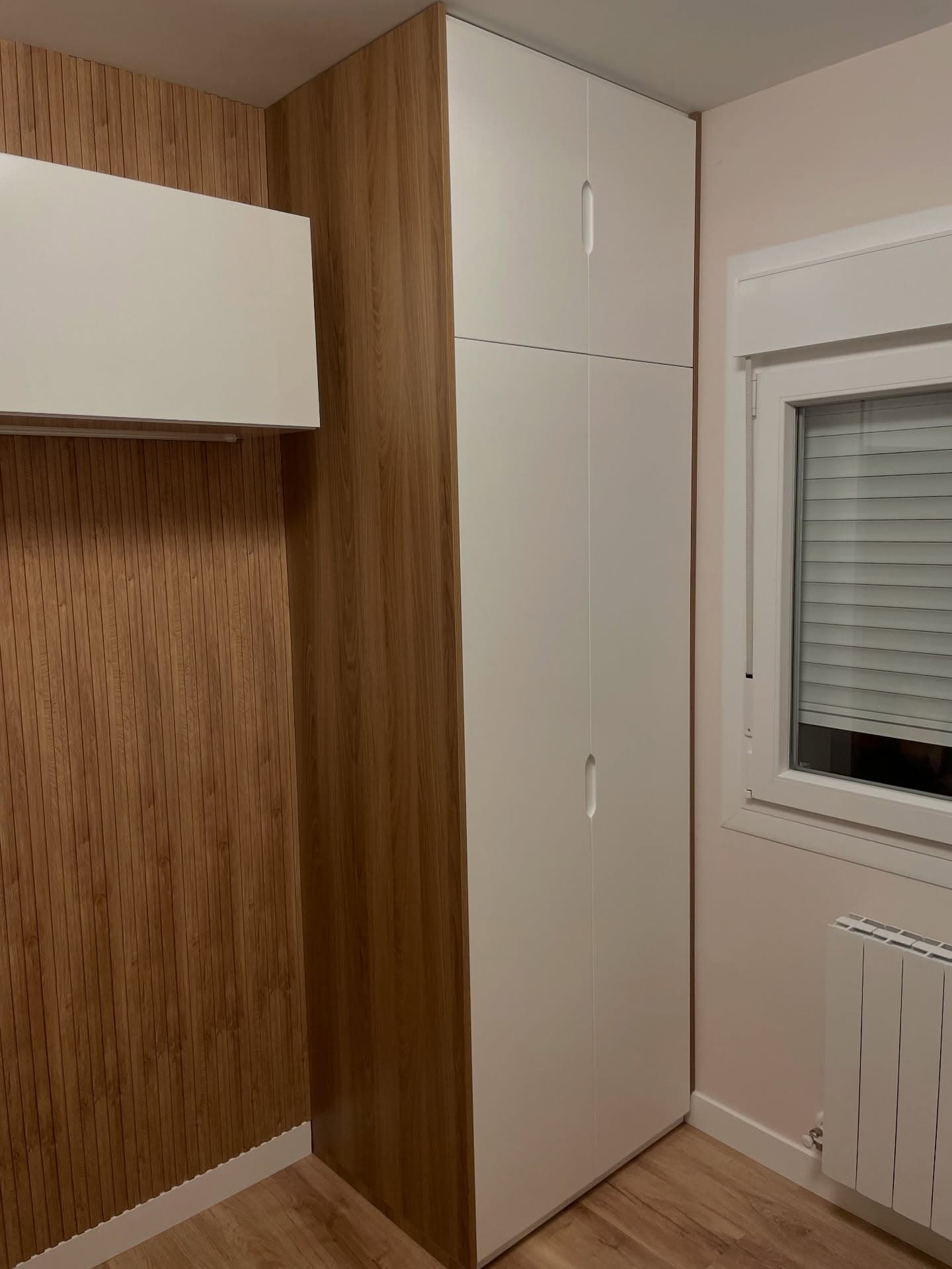 Armario empotrado con panel