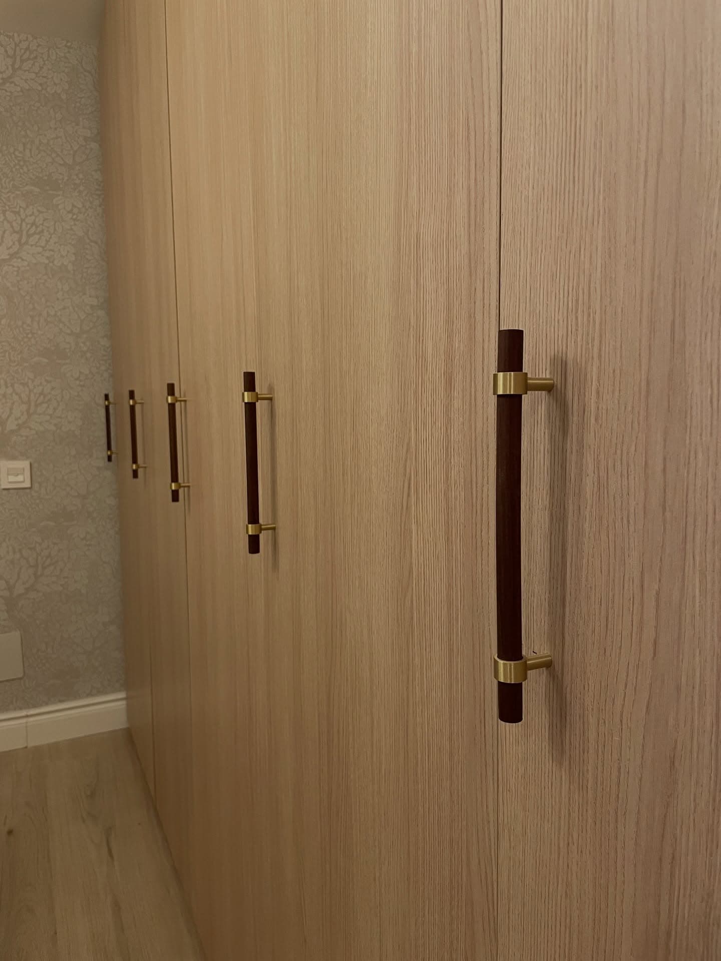 Armario a medida con acabados premium