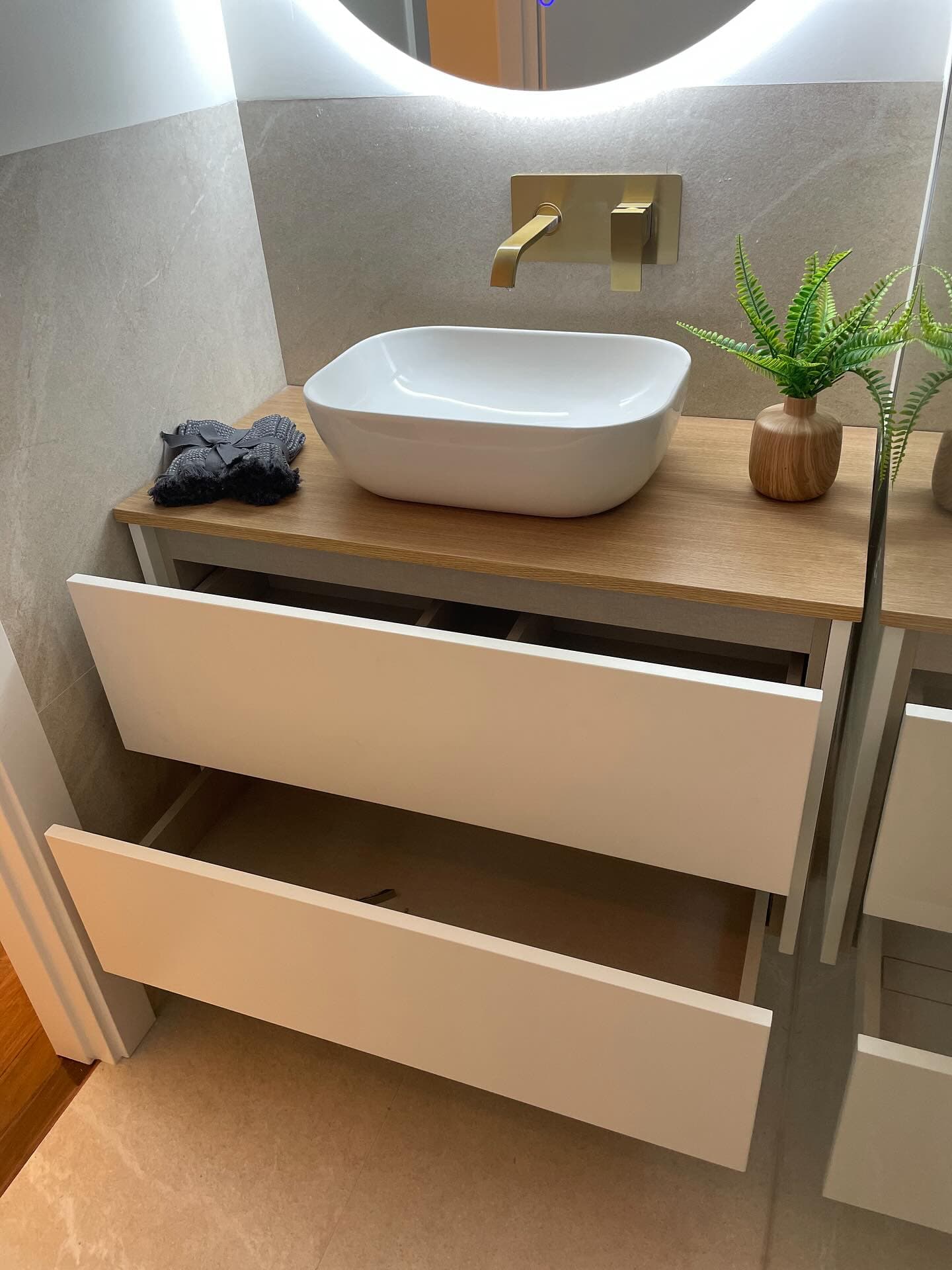 Mueble de baño con lavabo