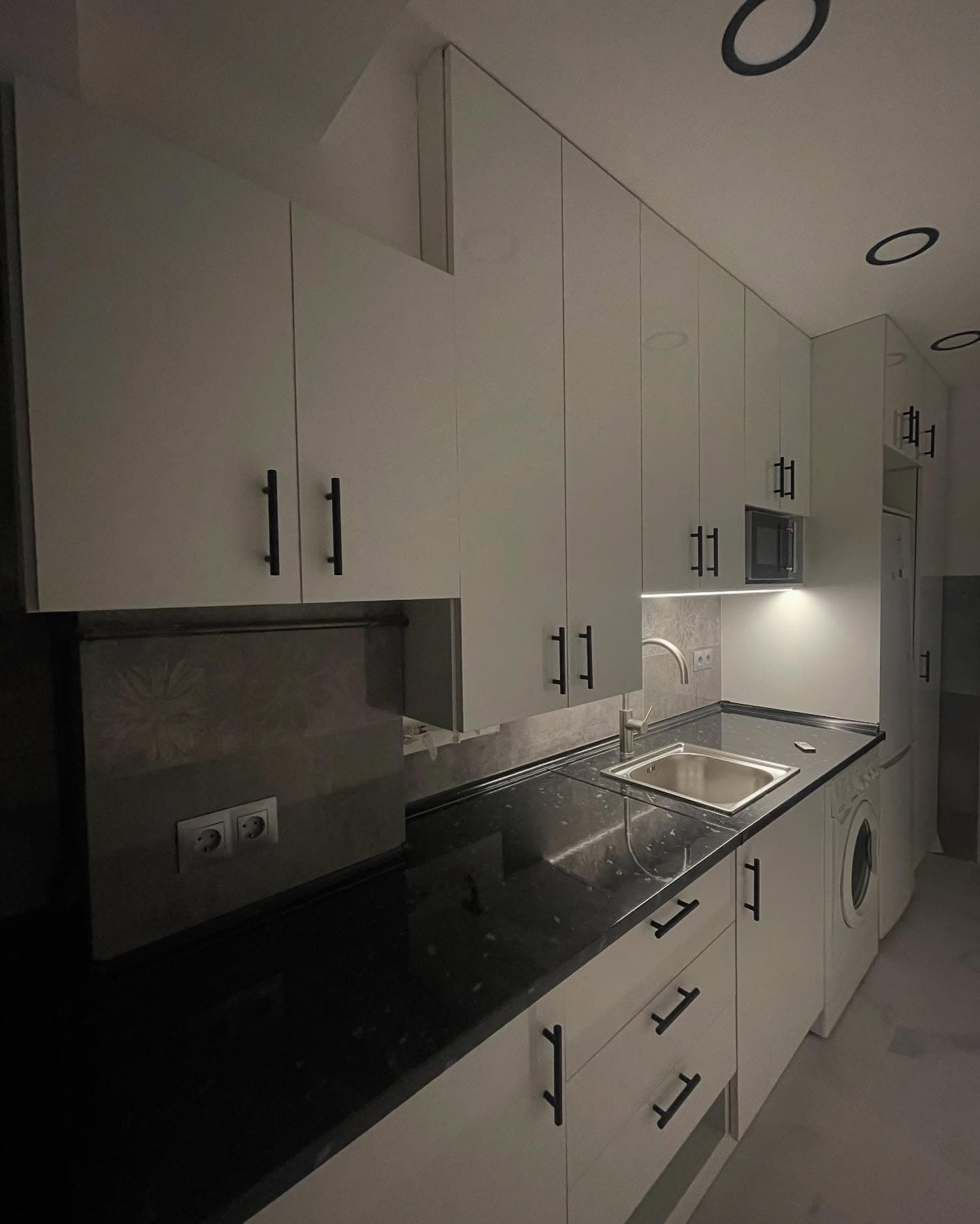 Cocina completa con iluminación LED