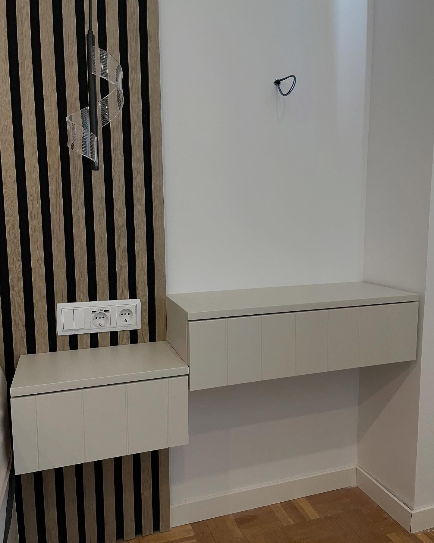 Consola de entrada suspendida